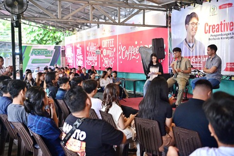 Alam Ganjar menghadiri acara Creative Talk Pengembangan Inovasi UMKM Berbasis Kerakyatan Bagi Gen Z di Warkop Corner 52, Sario Utara, Manado, Sulawesi Utara, Sabtu (20/1). Foto: Dok. Istimewa