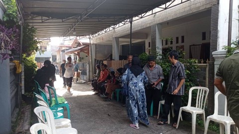 Suasana rumah duka ayah Ammar Zoni. Foto: Alexander Vito/kumparan
