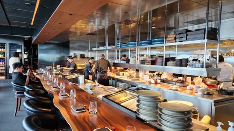 Suasana di restoran Marimoto hotel The Langham Jakarta, Jumat (19/1/2024). Foto: Azalia Amadea/kumparan