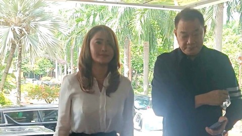 Pedangdut sekaligus pengusaha karaoke, Inul Daratista di Kantor Kemenko Perekonomian, Senin (22/1/2024). Foto: Ave Airiza Gunanto/kumparan