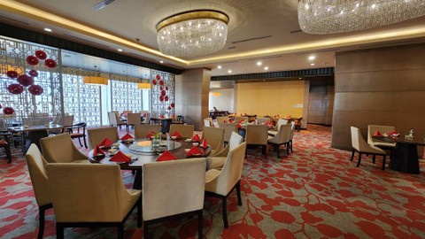 Suasana di Hai Wang Chinese Restaurant, Hotel Resinda Karawang. Foto: Azalia Amadea/kumparan