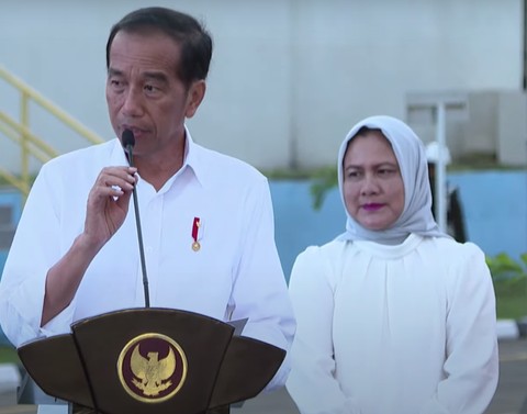 Ibu Negara Iriana mendampingi Presiden Jokowi meresmikan SPAM Semarang Barat, Kota Semarang, 23 Januari 2024 Foto: Youtube/Sekretariat Presiden