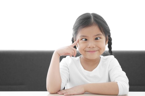 Ilustrasi lazy eye pada anak. Foto: kornnphoto/Shutterstock