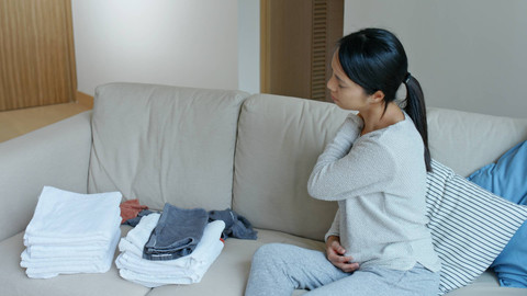 Badan Pegal-pegal Usai Melahirkan, Ini Penyebab dan Cara Mengatasinya! Foto: leungchopan/Shutterstock