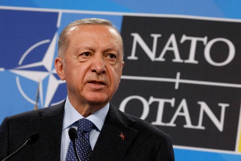 Presiden Turki Recep Tayyip Erdogan berbicara pada konferensi pers selama KTT NATO di Madrid, Spanyol 30 Juni 2022. Foto: Yves Herman/Reuters