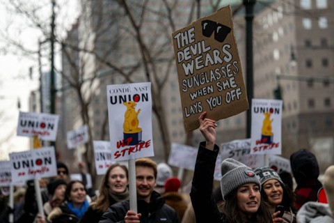Aksi pekerja media perusahaan Conde Nast mogok kerja. Foto: ANGELA WEISS / AFP