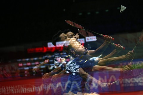 Pebulu tangkis Indonesia, Anthony Sinisuka Ginting melawan Pebulu tangkis Malaysia Leong Jun Hao pada turnamen bulu tangkis internasional Daihatsu Indonesia Masters 2024 di Istora Senayan, kompleks Gelora Bung Karno (GBK), Jakarta, Kamis (25/1/2024). Foto: Aditia Noviansyah/kumparan