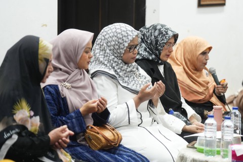 Istri Capres nomor urut 01 Anies Baswedan, Fery Farhati menghadiri Majelis Taklim Abu Bakar bin Hasan Al-Attas Az Zabidi di Ternate.  Foto: Dok. Istimewa