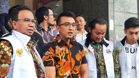 Juru bicara TPN Ganjar-Mahfud, Aiman Witjaksono, memenuhi panggilan pemeriksaan di Polda Metro Jaya, Jumat (26/1/2024). Foto: Jonathan Devin/kumparan