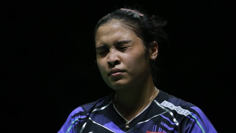Tunggal putri Indonesia Gregoria Mariska Tunjung saat melawan tunggal putri Jepang Nozomi Okuhara pada Daihatsu Indonesia Masters 2024 di Istora Senayan, Jakarta, Jumat (26/1/2024). Foto: Aditia Noviansyah/kumparan
