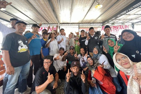 Komunitas Ubah Bareng bersama warga setempat di sela kegiatan Ekspedisi Perubahan di Jawa Tengah. Foto: Dok. Istimewa