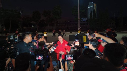 Ketua Umum PSSI, Erick Thohir, memberikan keterangan pers terkait timnas Indonesia lolos 16 besar Piala Asia di Gelora bung Karno, Jakarta, Jumat (26/1).  Foto: Aditia Noviansyah/kumparan