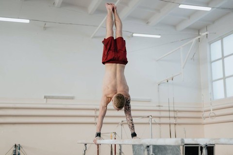 Ilustrasi Kuda-Kuda Lompat merupakan Alat dalam Senam Ketangkasan, Bagaimana Cara Melompati Kuda-Kuda Lompat. Sumber: Pexels/Tima Miroshnichenko