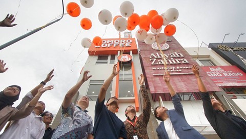Tomoro kopi Palembang yang kemarin menggelar soft laucnhing cabang ke enam di PTC mal, Sabtu (27/1) Foto: ary priyanto/urban id