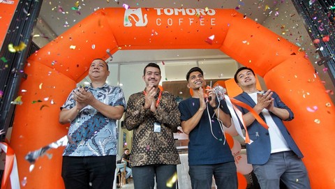 Manajemen Tomoro kopi yang menargetkan pasar milenial Palembang khususnya para pecinta kopi dengan sajian bahan 100 persen bahan arabica aseli, Sabtu (27/1) Foto: ary priyanto/urban id