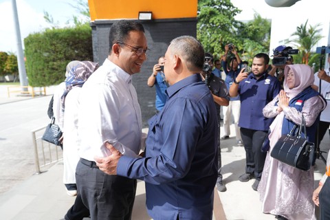 Capres 01 Anies Baswedan disambut relawan Sobat Anies Sanubari Riau, di Bandara Sultan Syarif Kasim Pekanbaru, Riau, Sabtu (27/1/2024). Foto: Dok. Istimewa