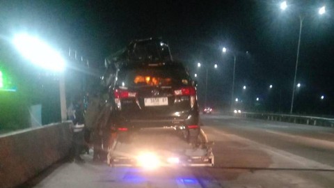Mobil yang dipakai mahasiswa UI saat kecelakaan di Tol Jagorawi, Sabtu (27/1/2024) dini hari. Foto: Dok. Istimewa