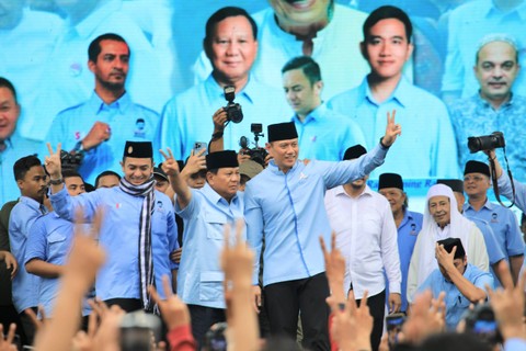 Capres 02 Prabowo Subianto dalam acara Ndaru Bershalawat 'Seribu Ulama-Sejuta Santri' di Serang, Banten, Sabtu (27/1/2024). Foto: Dok. Istimewa