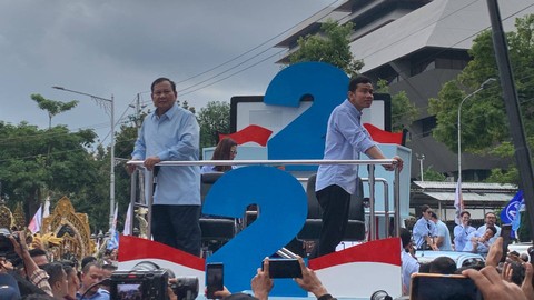 Paslon nomor urut 2 Prabowo Subianto dan Gibran Rakabuming Raka menghadiri acara kampanye akbar Kirab di Simpang Lima Kota Semarang, Minggu (28/1/2024). Foto: Luthfi Humam/kumparan