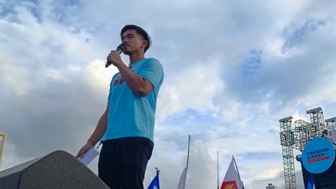 Ketua Umum PSI, Kaesang Pangarep dalam acara Kirab Kebangsaan Prabowo-Gibran di Simpang Lima, Semarang, Jawa Tengah, Minggu (28/1).  Foto:  Zamachsyari/kumparan