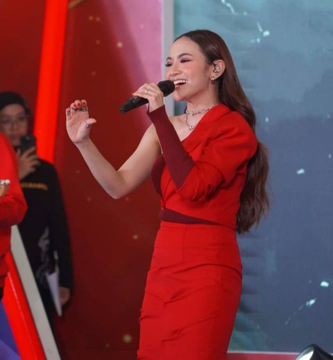 Mahalini saat tampil di event penarikan undian super grand prize tabungan Pesirah Bank Sumsel Babel di Palembang. (ist)