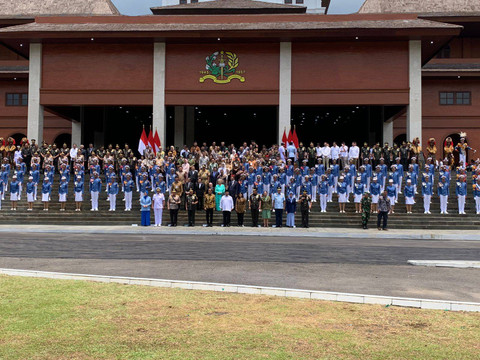 Presiden Joko Widodo beserta Menteri dan Jenderal di acara peresmian Graha Utama Akmil Magelang, Jawa Tengah, Senin (29/1/2024). Foto: Luthfi Humam/kumparan
