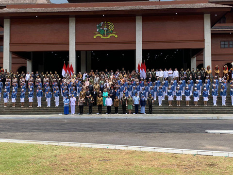 Presiden Joko Widodo beserta Menteri dan Jenderal di acara peresmian Graha Utama Akmil Magelang, Jawa Tengah, Senin (29/1/2024). Foto: Luthfi Humam/kumparan