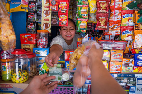 Ilustrasi anak belanja di warung. Foto: Bastian AS/Shutterstock