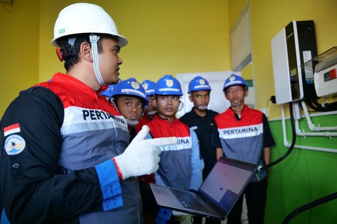 Sekolah Energi Berdikari (SEB) Pertamina berikan edukasi untuk siswa mengenal energi bersih. Foto: Dok. Pertamina