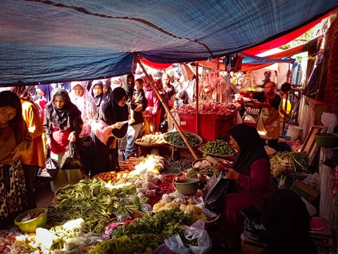 Ilustrasi pasar tradisional di Indonesia. Foto: Rakha aim/Shutterstock