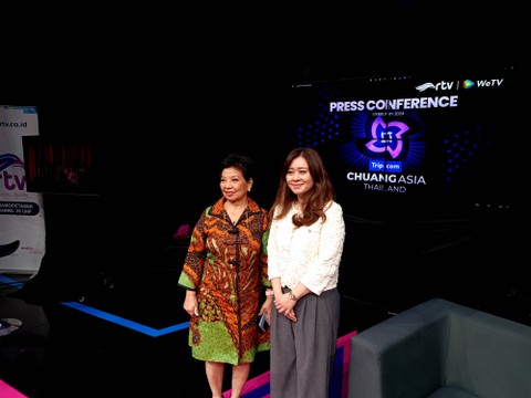 Lesley Simpson, Country Head WeTV Indonesia dan CEO RTV Artine S. Utomo dalam konferensi pers CHUANG Asia: Thailand, kawasan Thamrin, Jakarta Pusat, Kamis (1/2). Foto: Giovanni/kumparan