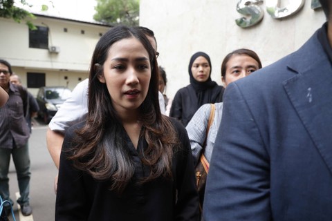 Artis Tamara Tyasmara saat konsultasi hukum di Polda Metro Jaya, Jakarta, Kamis (1/2/2024). Foto: Dok. Agus Apriyanto