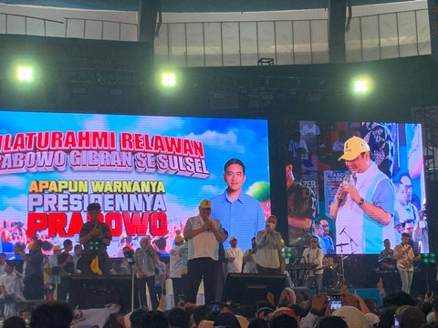 Ketum Partai Golkar, Airlangga Hartarto di kampanye akbar dan Silaturahmi relawan Prabowo Gibran bersama Partai Golkar di Gor Sudiang, Makassar, Sulawesi Selatan, Jumat (2/2/2024). Foto: Luthfi Humam/kumparan
