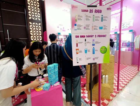 Tenant UMKM produk kecantikan di gelaran Surabaya X Beauty. Foto: Masruroh/Basra
