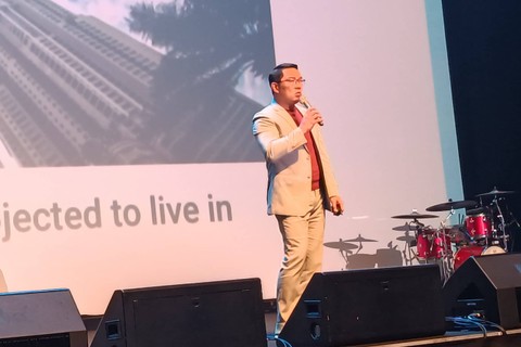 Ketua TKD Jawa Barat, Ridwan Kamil, menyampaikan pidato di acara 'Memilih Masa Depan', di Djakarta Theater Ballroom, Sabtu (3/2/2024). Foto: Fadhil Pramudya/kumparan
