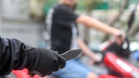 Ilustrasi begal motor. Foto:  boonchai wedmakawand/Getty Images