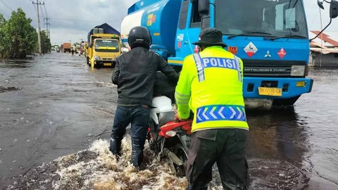 Banjir masih terjadi di wilayah Kabupaten Pelalawan, Riau, hingga Sabtu (3/2).   Foto: Dok. Istimewa
