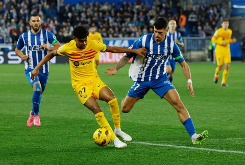 Pertandingan Alaves vs Barcelona, Minggu (4/2) dini hari WIB. Foto: Alberto Lingria/REUTERS