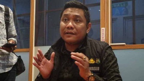 Ketua Bawaslu Kota Surabaya Novli Bernardo Thyssen memberikan keterangan soal dugaan pelanggaran acara "Konser Gaspoll Satu Putaran Prabowo-Gibran" di Jatim Expo, Sabtu (3/2/2024) malam. Foto: ANTARA/Ananto Pradana