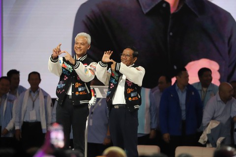 aslon nomor urut 03 Ganjar Pranowo dan Mahfud MD menghadiri Debat Kelima Pilpres 2024 di Jakarta Convention Centre (JCC), Jakarta, Minggu (4/2/2024). Foto: Iqbal Firdaus/kumparan