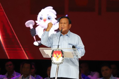 Capres nomor urut 02 Prabowo Subianto menyampaikan gagasannya saat Debat Kelima Pilpres 2024 di Jakarta Convention Centre (JCC), Jakarta, Minggu (4/2/2024). Foto: Iqbal Firdaus/kumparan