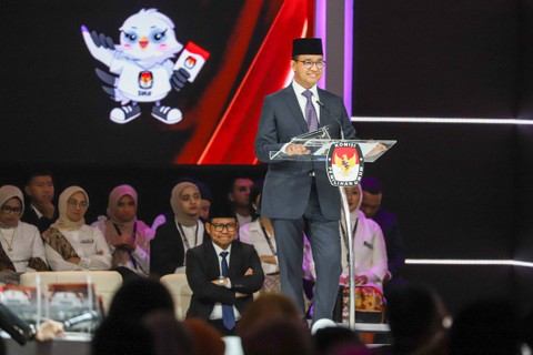 Capres nomor urut 01 Anies Baswedan saat Debat Kelima Pilpres 2024 di Jakarta Convention Centre (JCC), Jakarta, Minggu (4/2/2024). Foto: Iqbal Firdaus/kumparan