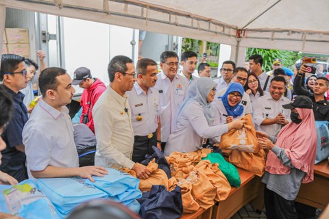 Program Sembako Murah diadakan secara serentak di 44 kecamatan di DKI Jakarta bersama 26 mitra, dengan menyediakan 42 ribu paket sembako.  Foto: Dok.  Siaran Pers Pemprov DKI Jakarta