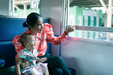 Ilustrasi balita dan orang tua. Foto: Shutterstock