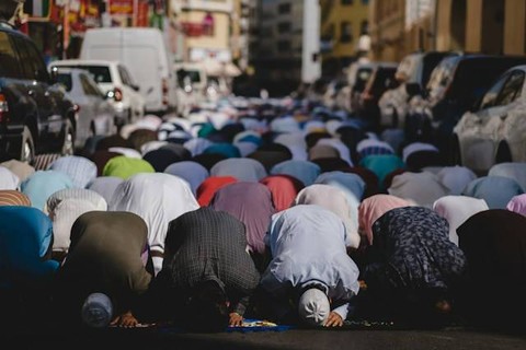 Perbedaan Isra Miraj dan Maulid Nabi dalam Islam. Foto Hanya Ilustrasi. Sumber Foto: Unsplash.com/Levi Meir Clancy
