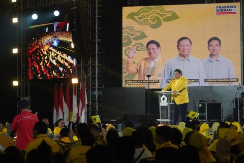 Ketua Umum Golkar Airlangga Hartarto di kampanye pamungkas bertajuk Konser Menjemput Kemenangan di Lembang, Bandung, Jumat (9/2/2024). Foto: Golkar 