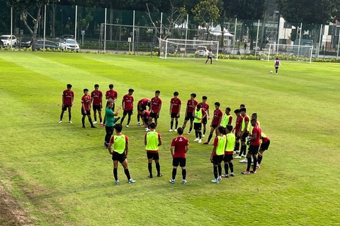 Suasana latihan Timnas U-20 di Lapangan A, Senayan, Jakarta, Jumat (9/2/2024). Foto: Soni Insan Bagus/kumparan