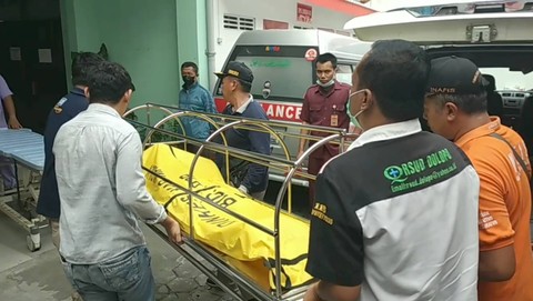 Jasad seorang wanita bernama Manir (55) ditemukan di jurang di Desa Tileng, Kecamatan Dagangan, Kabupaten Madiun, Senin (5/2/2024). Foto: Dok. Istimewa