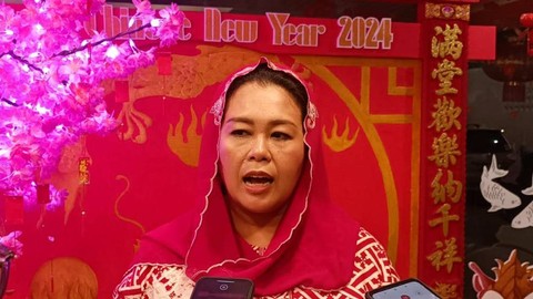 Dewan Penasihat TPN Ganjar-Mahfud Yenny Wahid menghadiri makan malam Imlek mendampingi Capres 03 Ganjar Pranowo di Restoran Empurau, Jembatan Lima, Jakarta Barat, Jumat (9/2/2024). Foto: Annisa Thahira Madina/kumparan