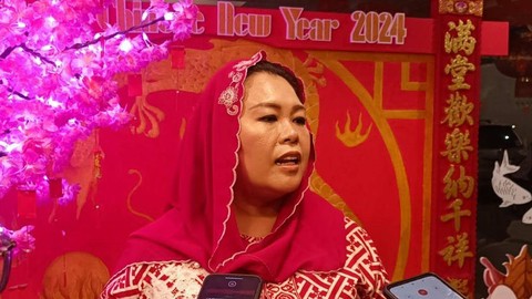 Dewan Penasihat TPN Ganjar-Mahfud Yenny Wahid menghadiri makan malam Imlek mendampingi Capres 03 Ganjar Pranowo di Restoran Empurau, Jembatan Lima, Jakarta Barat, Jumat (9/2/2024). Foto: Annisa Thahira Madina/kumparan